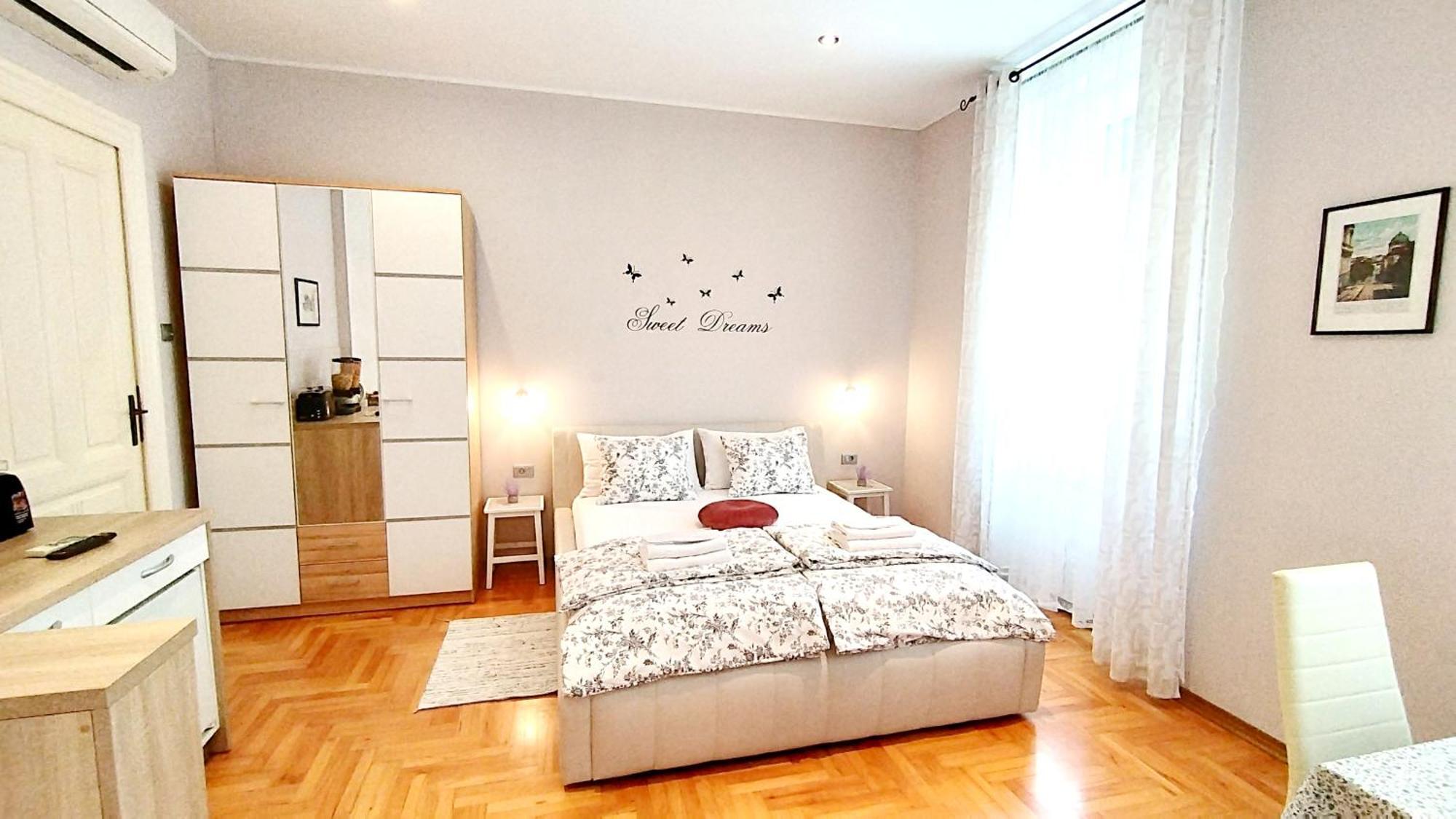 Lavender - City Room With Free Parking Пула Екстериор снимка