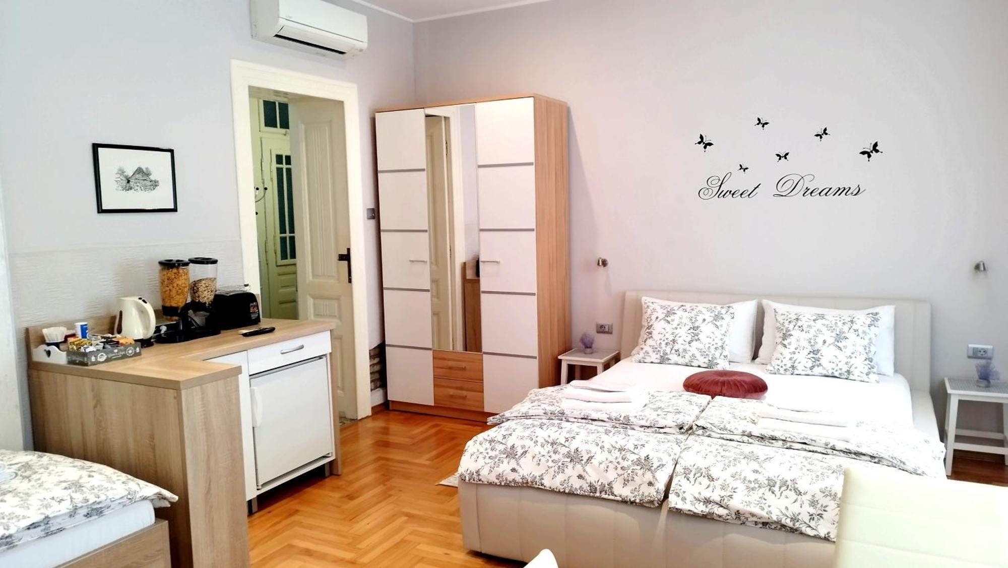 Lavender - City Room With Free Parking Пула Екстериор снимка