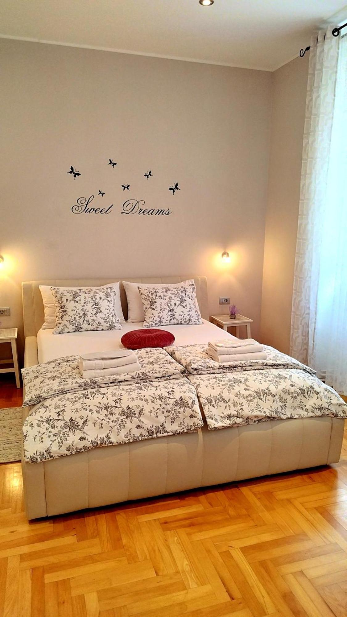 Lavender - City Room With Free Parking Пула Екстериор снимка