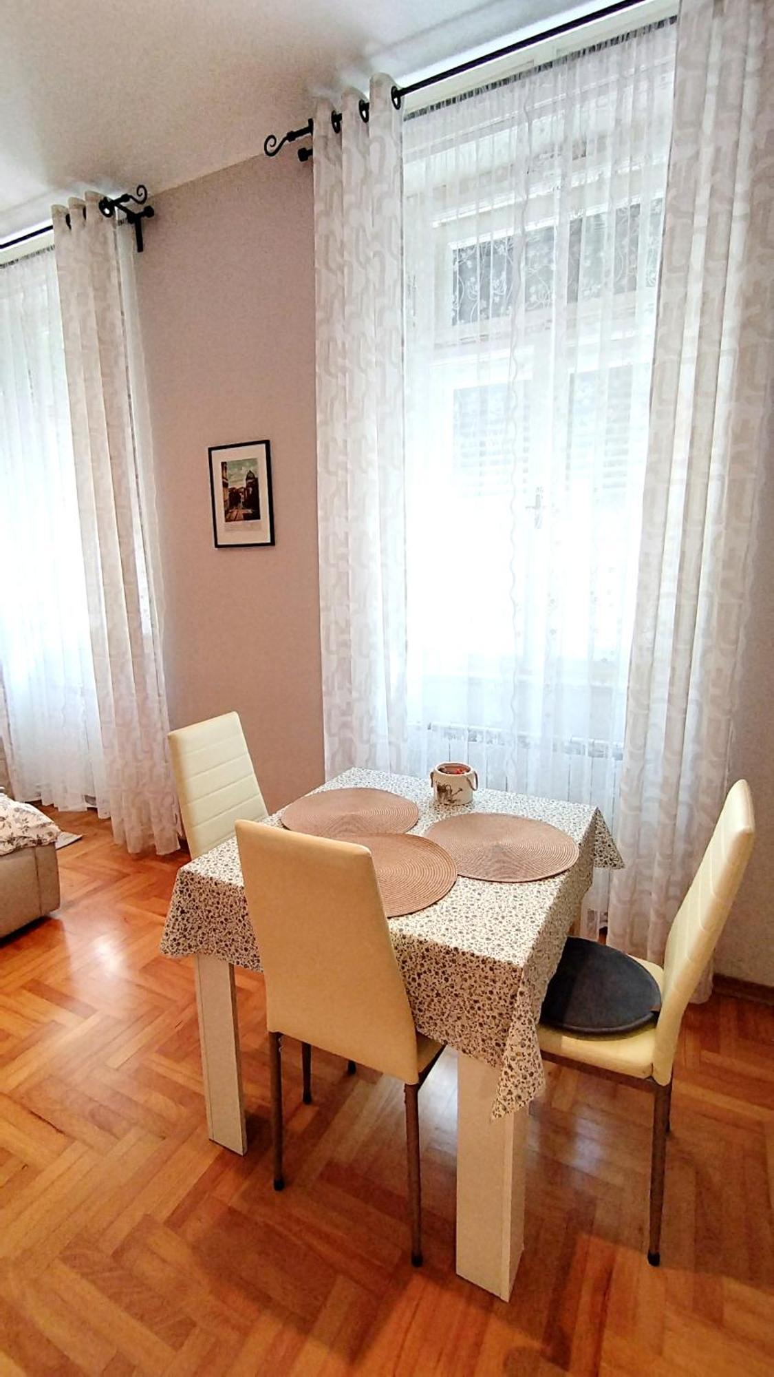 Lavender - City Room With Free Parking Пула Екстериор снимка