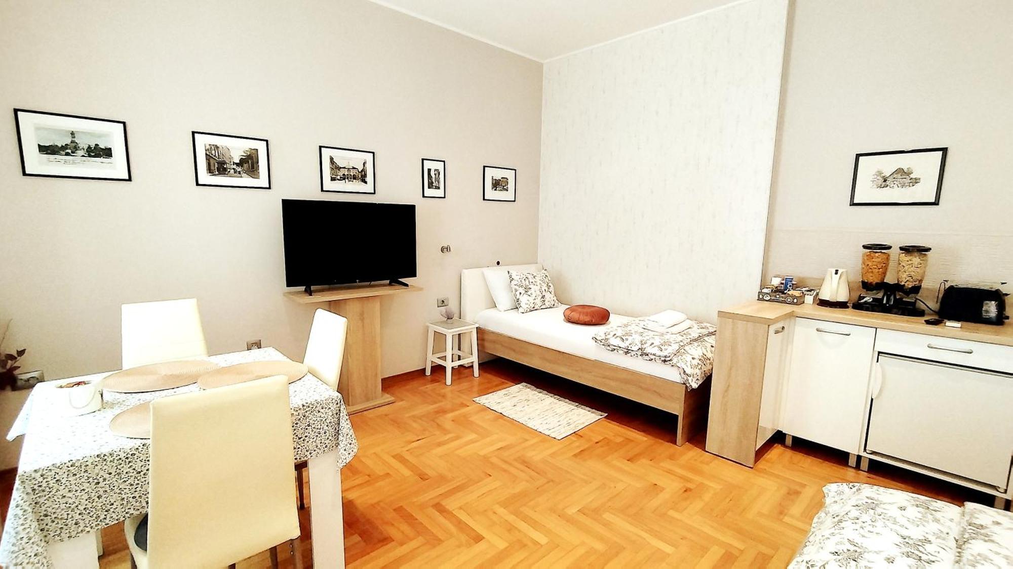 Lavender - City Room With Free Parking Пула Екстериор снимка