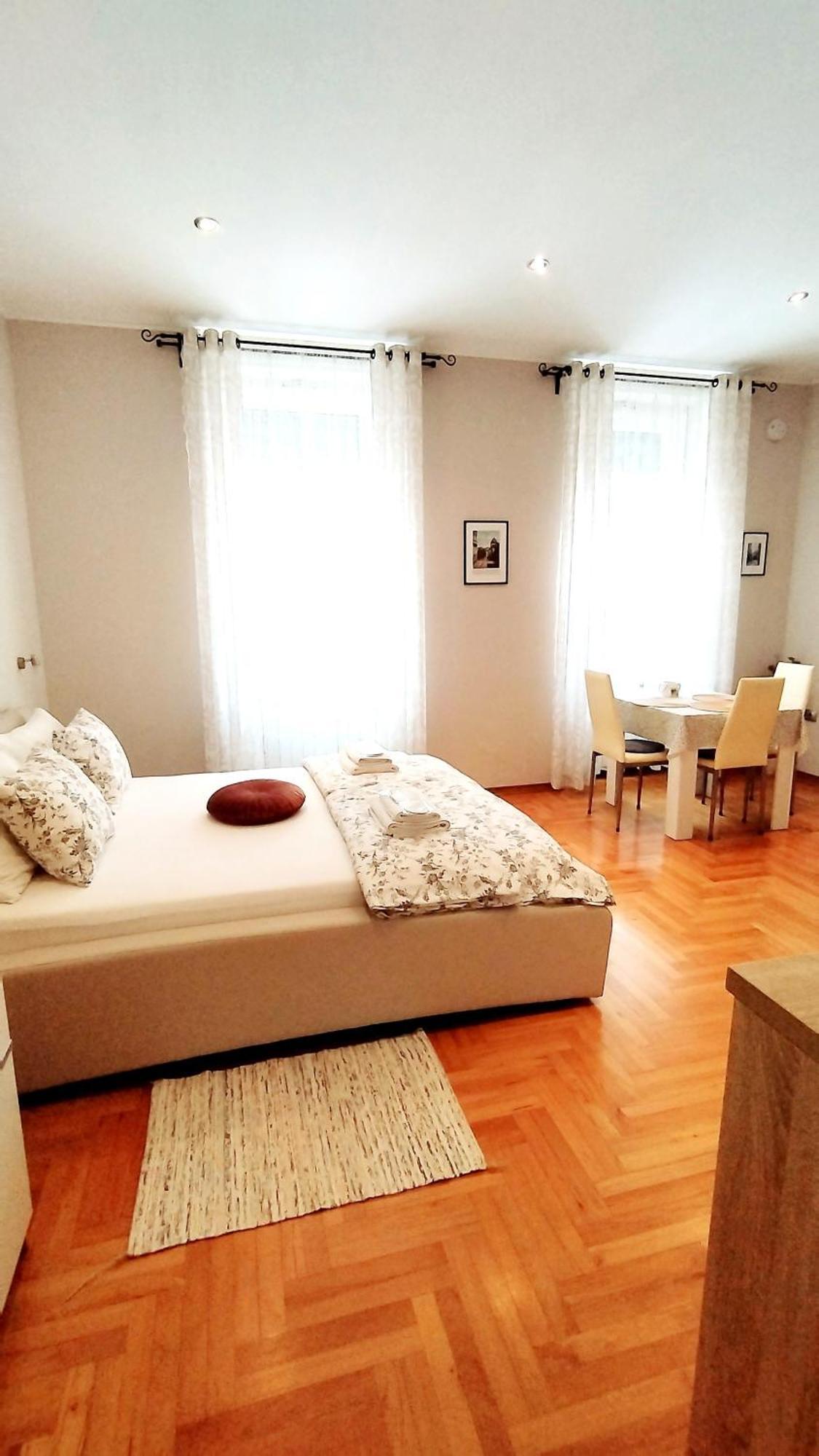 Lavender - City Room With Free Parking Пула Екстериор снимка