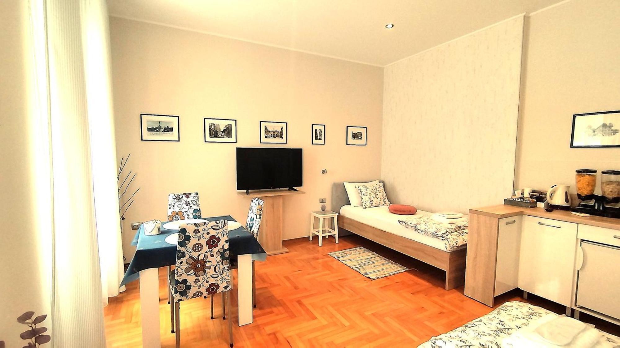 Lavender - City Room With Free Parking Пула Екстериор снимка
