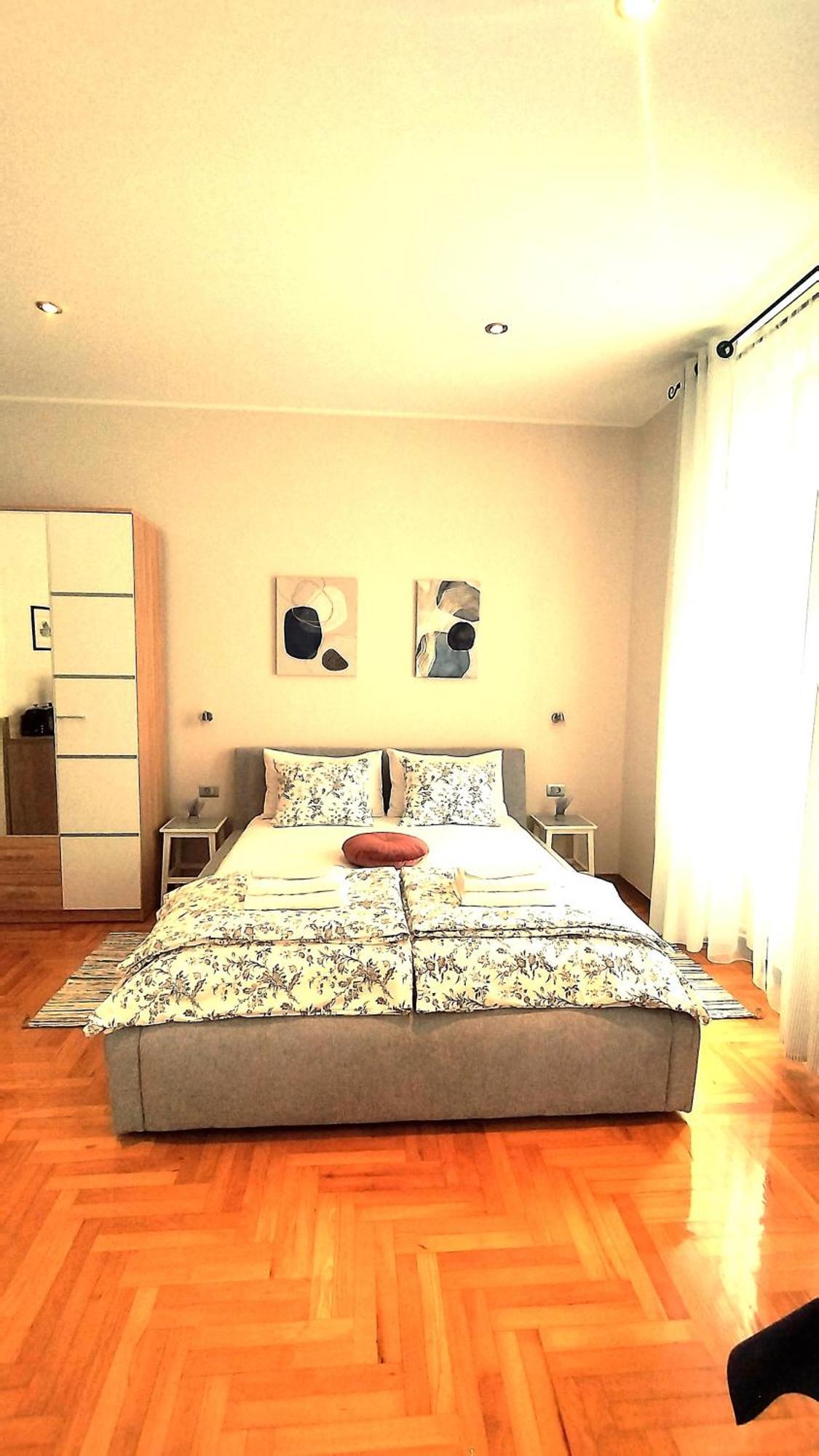 Lavender - City Room With Free Parking Пула Екстериор снимка