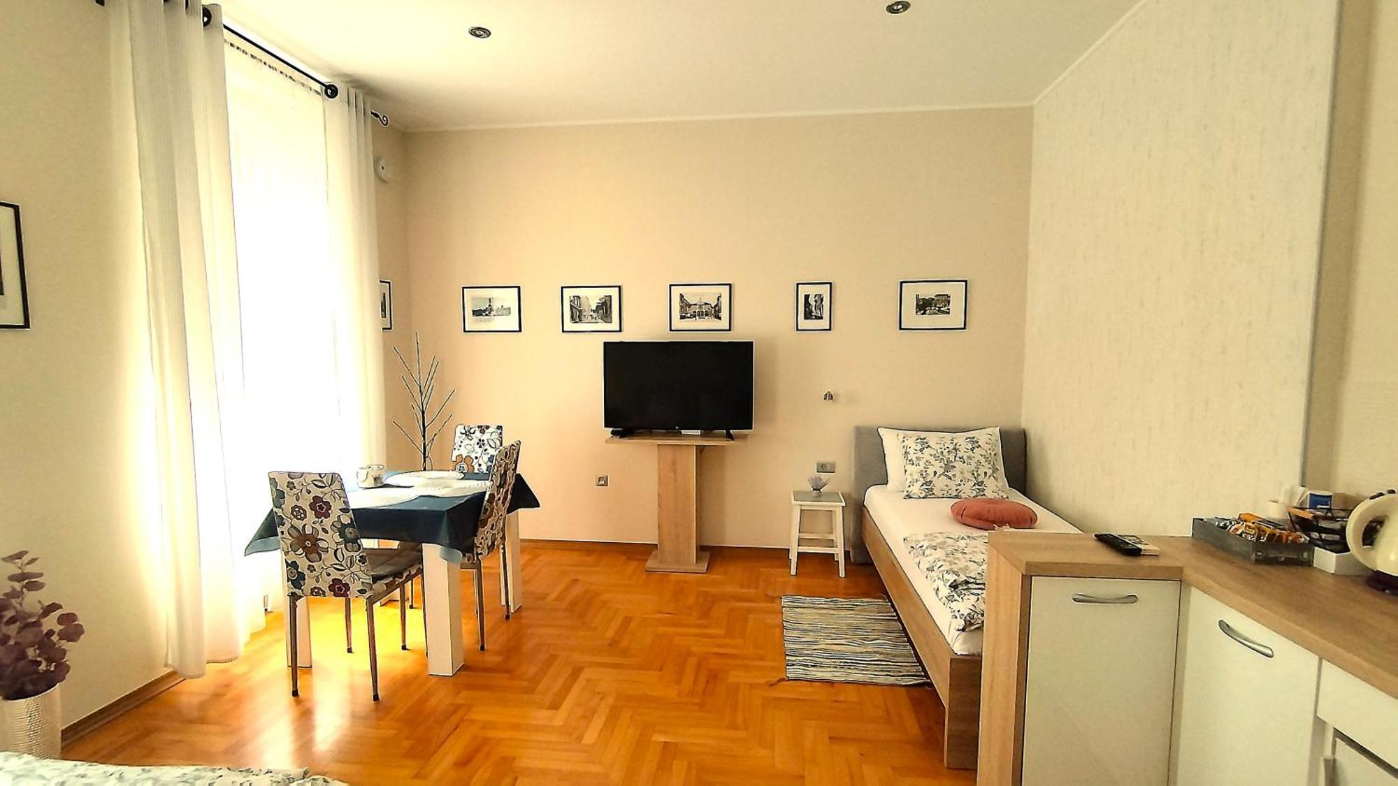Lavender - City Room With Free Parking Пула Екстериор снимка