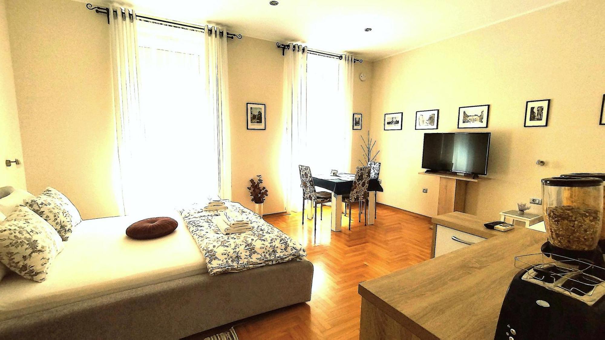 Lavender - City Room With Free Parking Пула Екстериор снимка