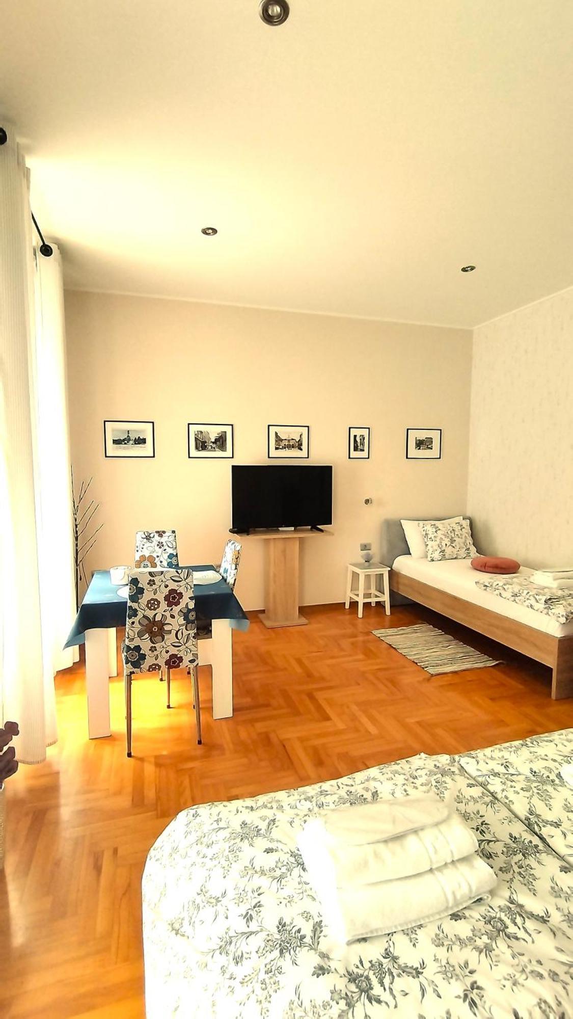Lavender - City Room With Free Parking Пула Екстериор снимка