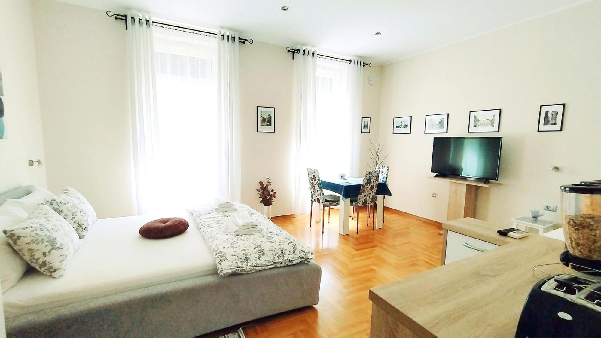 Lavender - City Room With Free Parking Пула Екстериор снимка