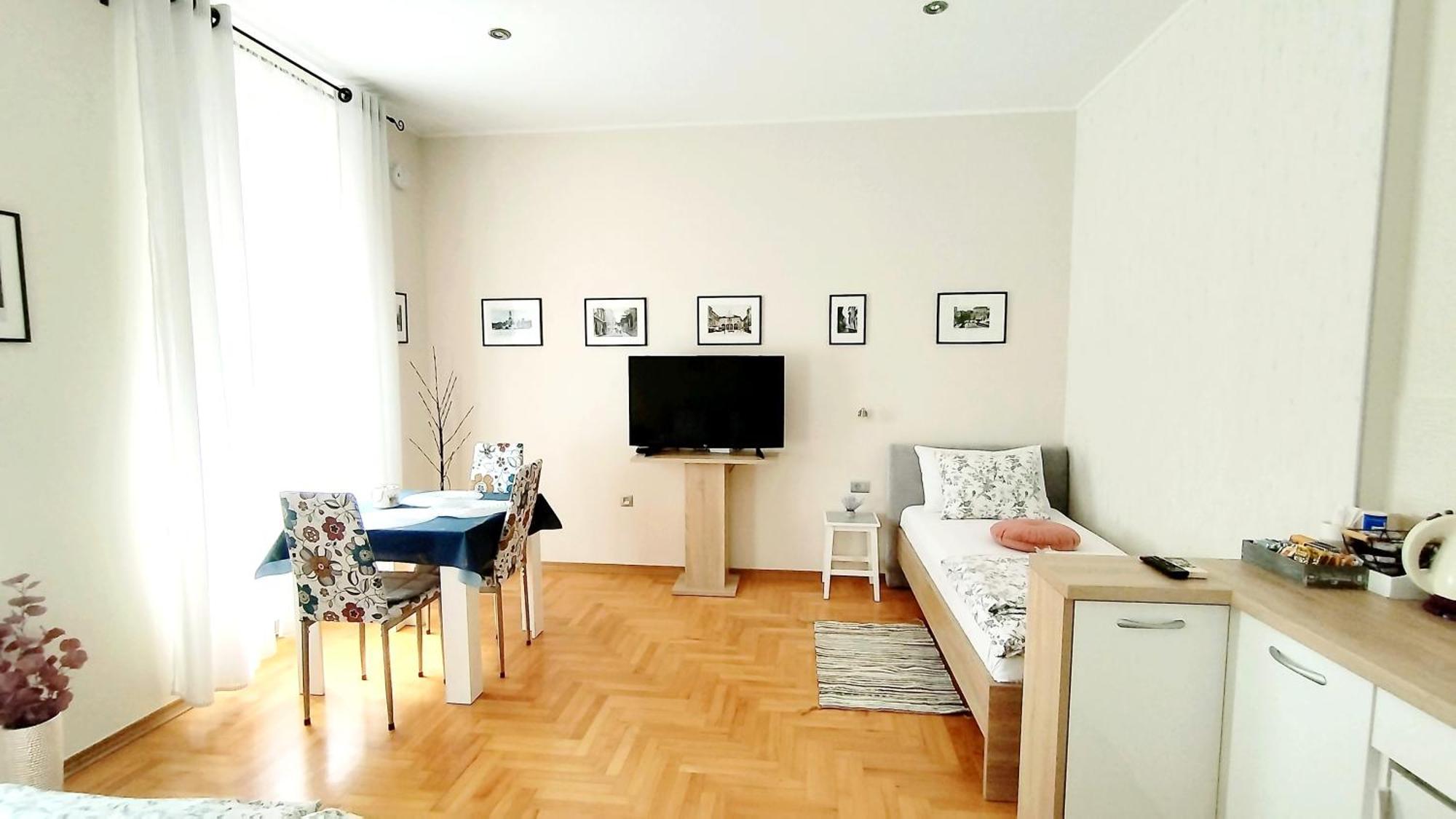 Lavender - City Room With Free Parking Пула Екстериор снимка