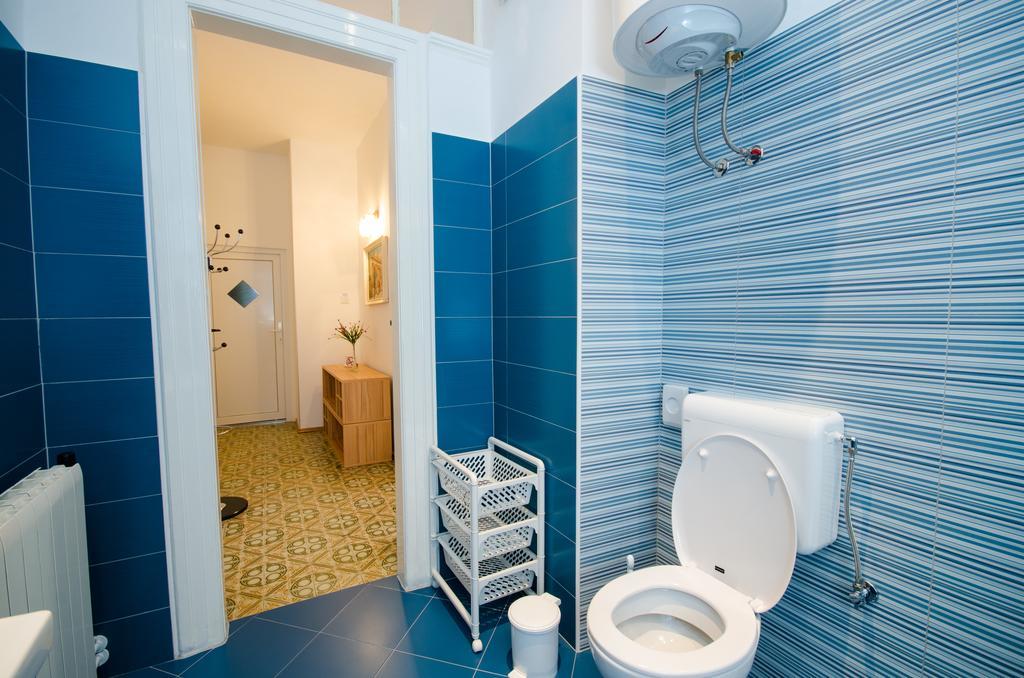 Lavender - City Room With Free Parking Пула Екстериор снимка